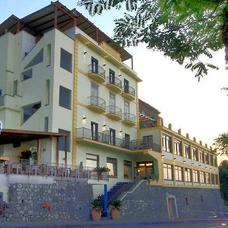 La Panoramica 4*
